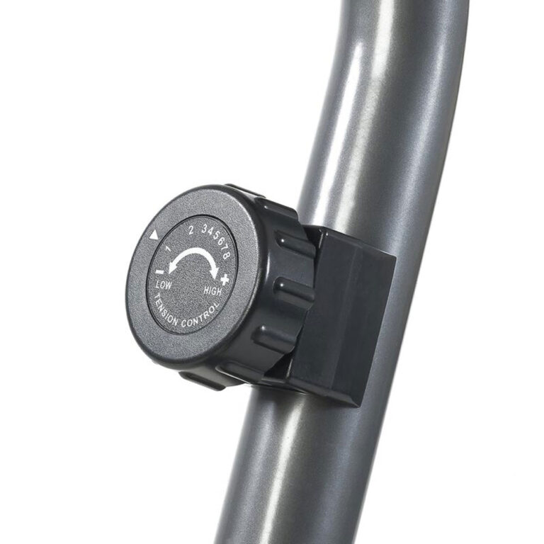 Dviratis Treniruoklis TOORX BRX-55 treniruoklio treniruoklio TOORX BRX-55 metalinio pilko rėmo įtempimo valdymo rankenėlė iš arti rodo juodą dizainą su skaičiais nuo 1 iki 8, kartu su Low ir High indikatoriais treniruotės intensyvumui reguliuoti.